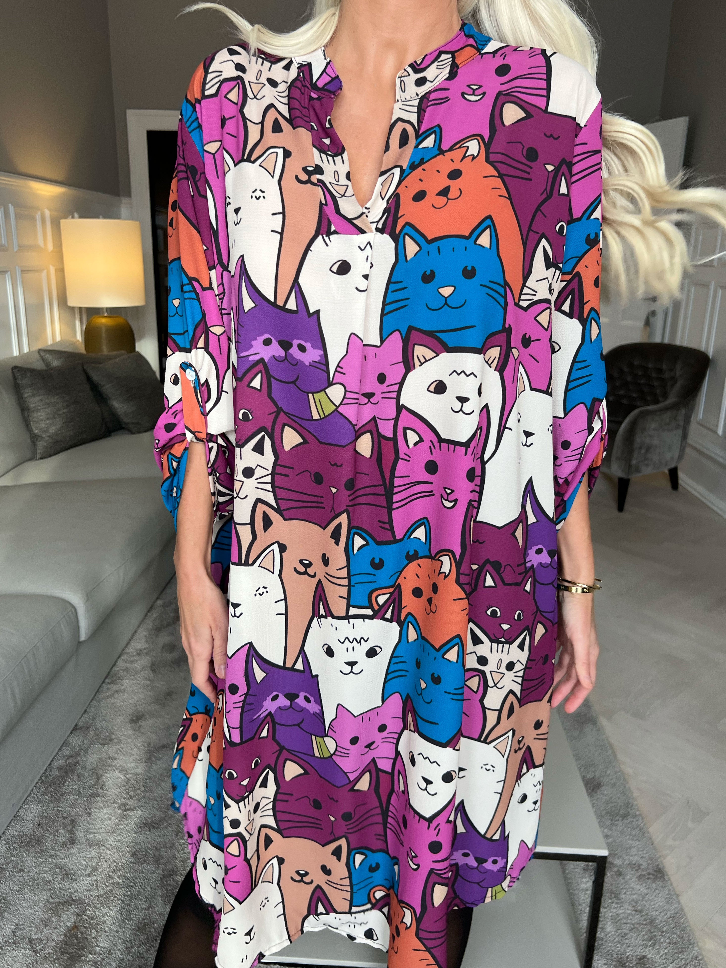 Vanesa Cat Long - Let og luftig kjole med katteprint